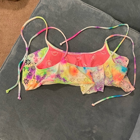 Victoria’s Secret Bikini - Picture 5 of 6